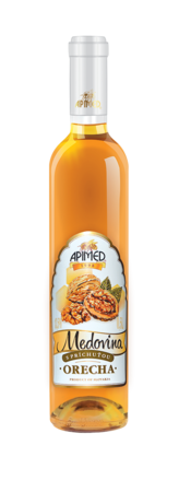 Walnut flavored mead